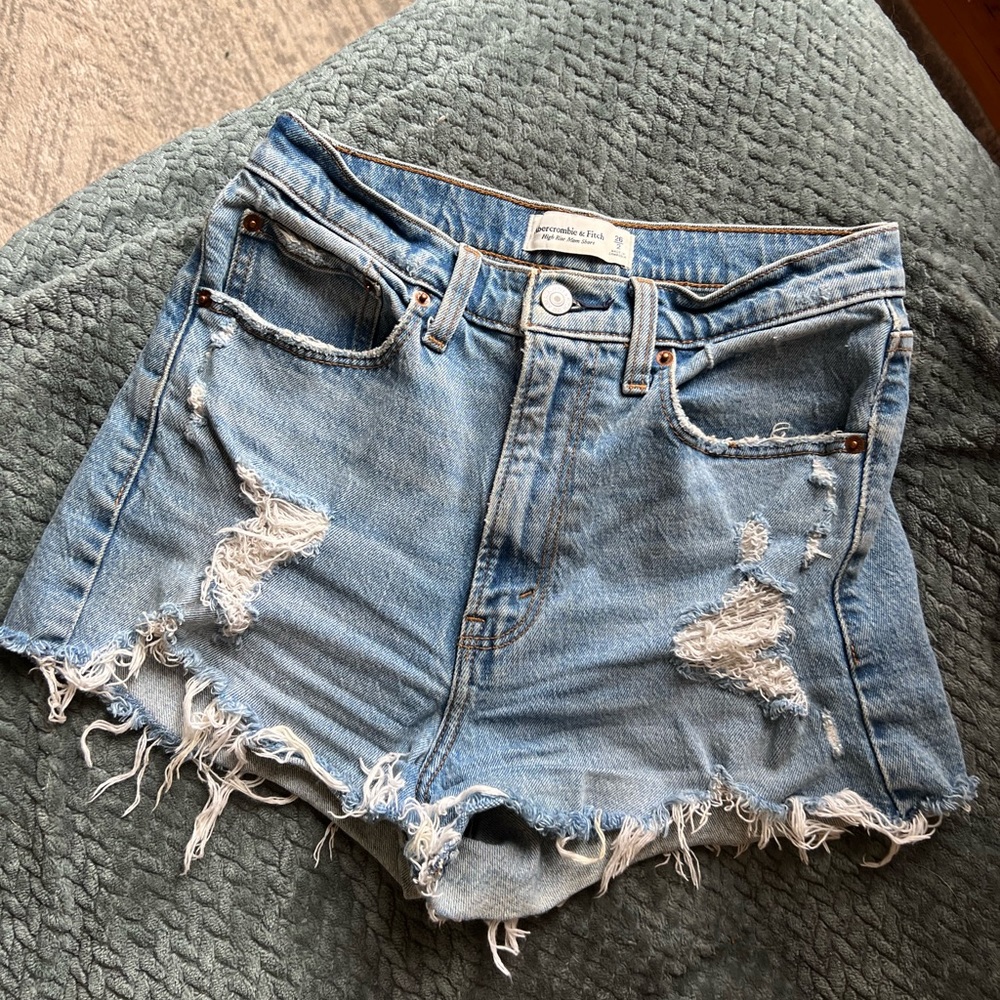 Abercrombie high rise mom short